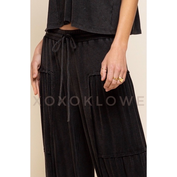 POL Black Flowy Ribbed Knit Wide Leg Pants - Picture 4 of 16